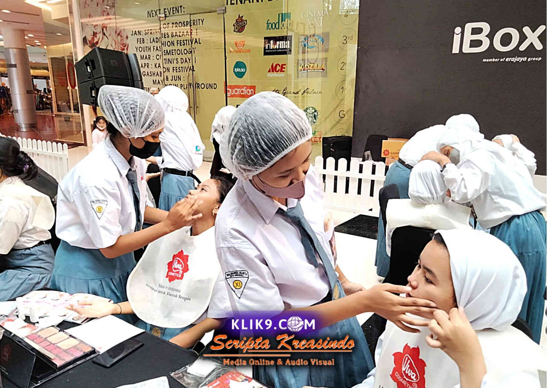 Sebanyak 56 Siswi Smadhani Ikuti Viva Beauty Class yang Digagas DWP Kota Surabaya di Grand City