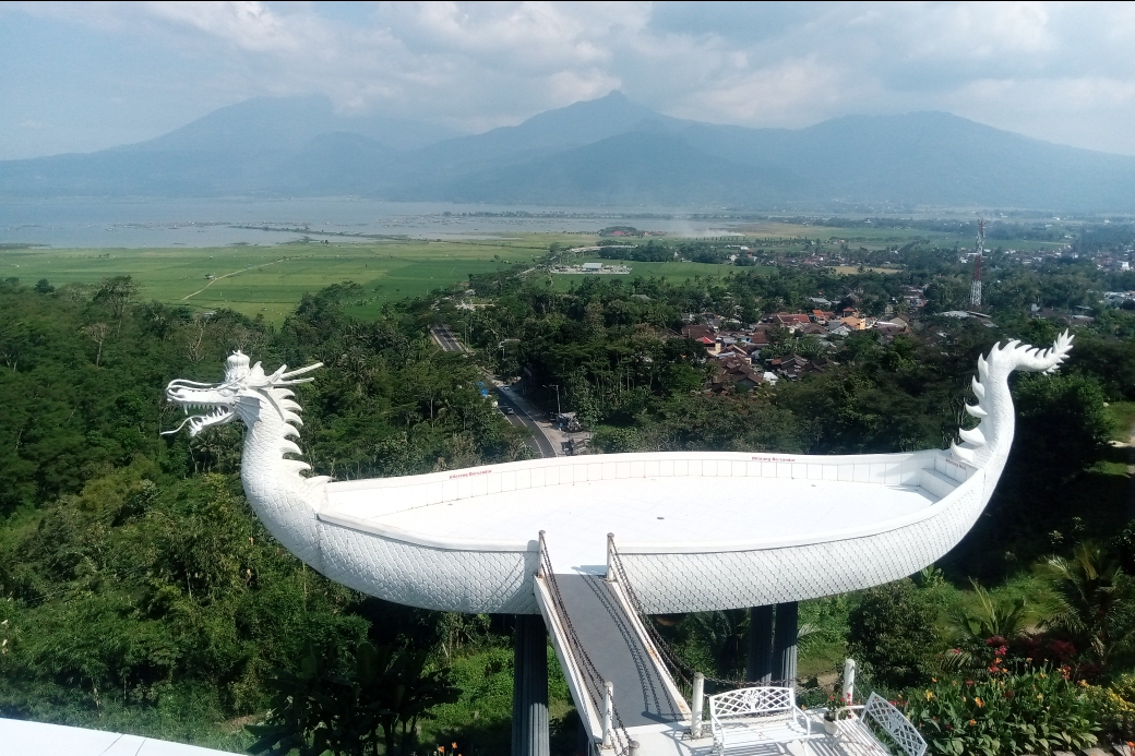 Perahu Naga di Atas Awan Eling Bening Semarang