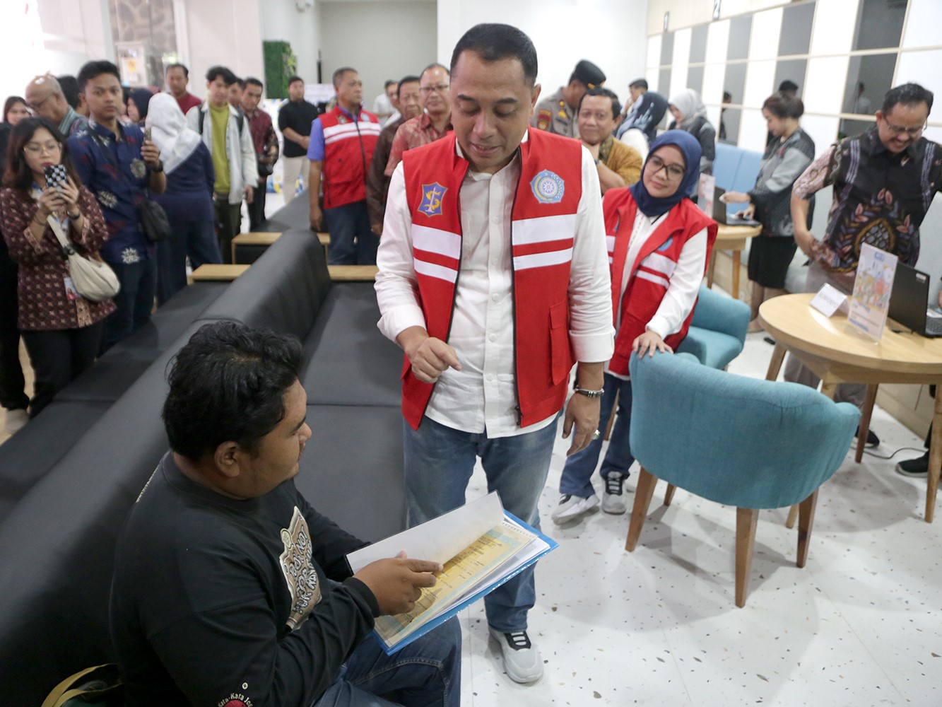 Sentra Pelayanan Publik Pakal Resmi Dibuka Wali Kota Eri